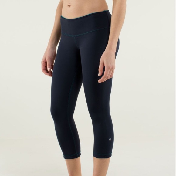 lululemon athletica Pants - Lululemon Wunder Under Crop *Reversible Inkwell / Surge